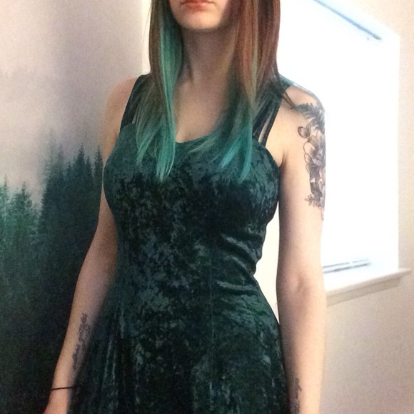 Velvet Dress - Picture 7 of 7